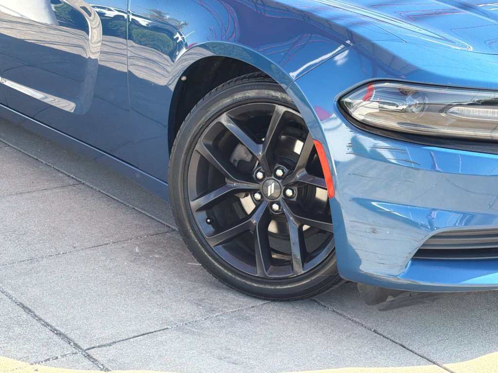 Used 2020 Dodge Charger SXT w/ Blacktop Package RWD image 10
