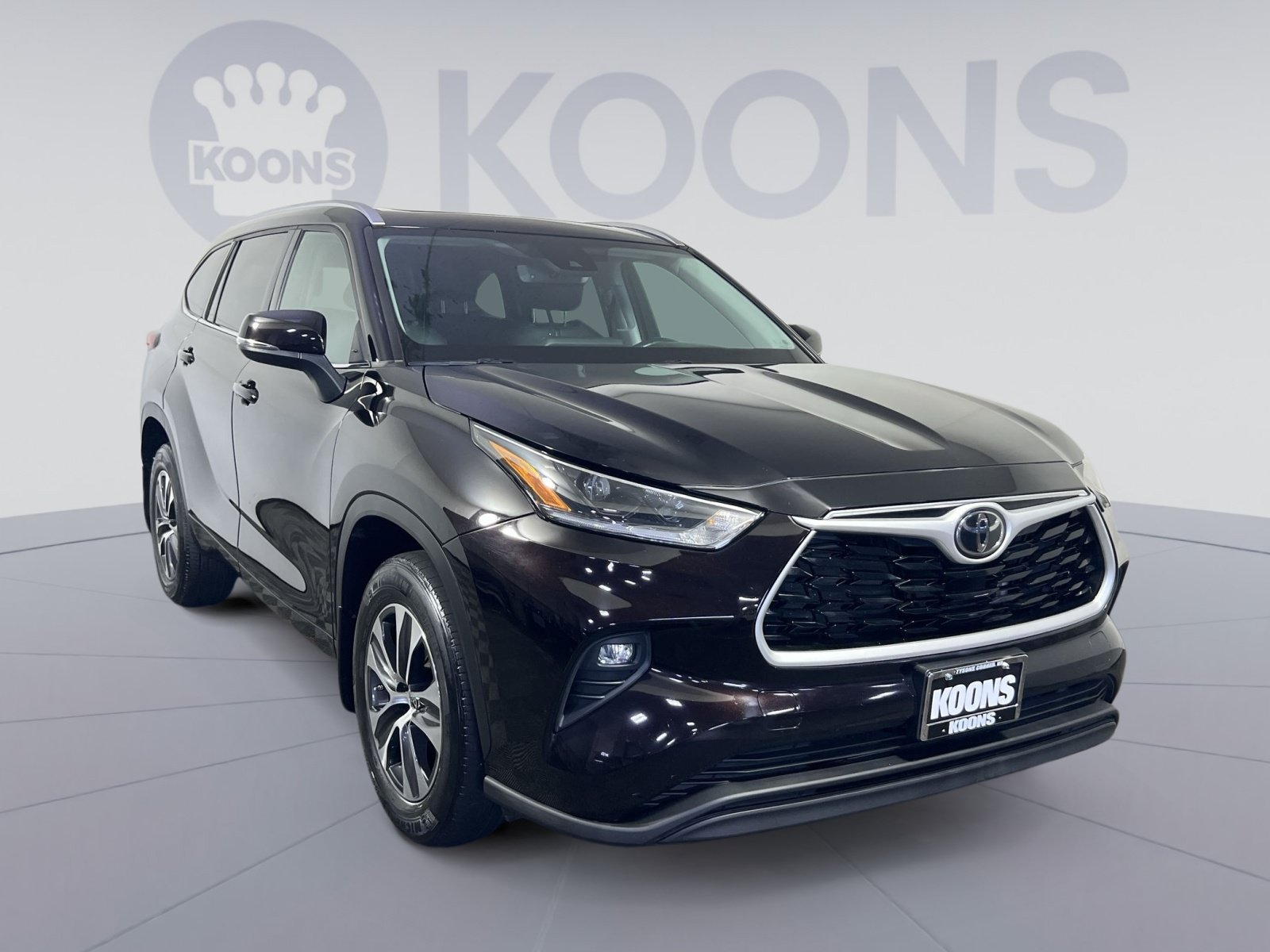 Used 2021 Toyota Highlander XLE AWD/4WD image 8
