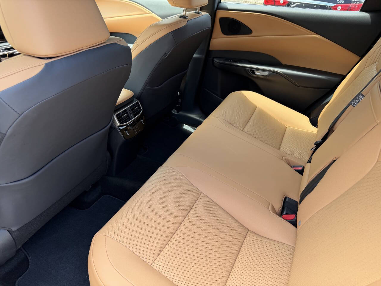 Used 2025 Lexus RX 350 Premium w/ Accessory Package (Z1) FWD image 14