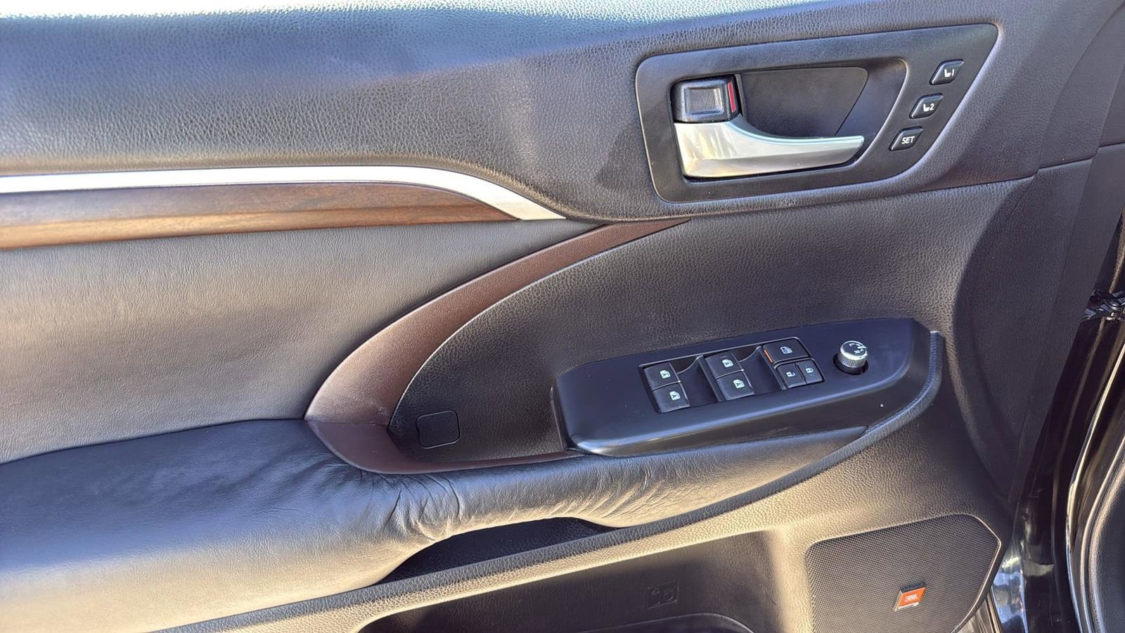 Used 2015 Toyota Highlander Limited image 12