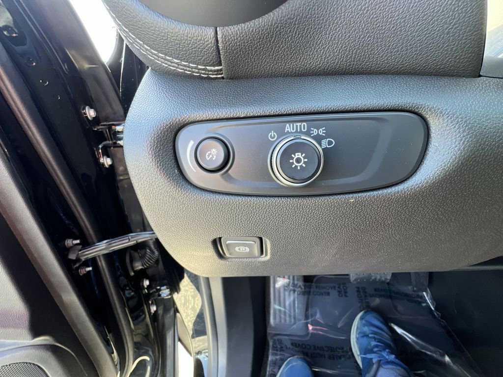 Certified 2025 Chevrolet Blazer LT w/ Convenience Package image 17