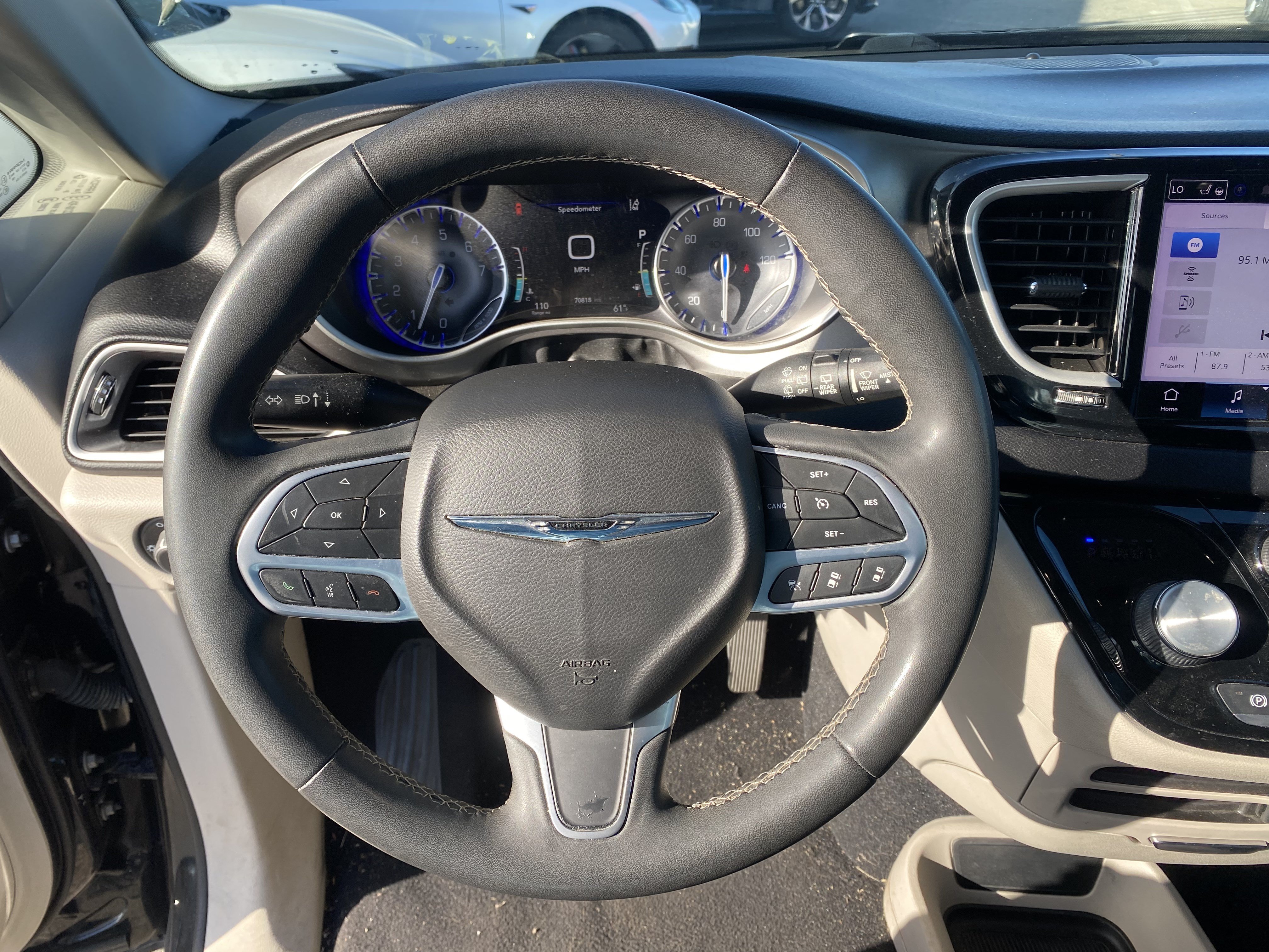 Used 2022 Chrysler Pacifica Touring-L FWD image 12