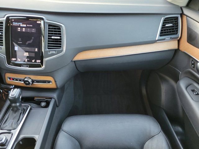 Used 2022 Volvo XC90 T6 Momentum w/ Protection Package Premier image 15