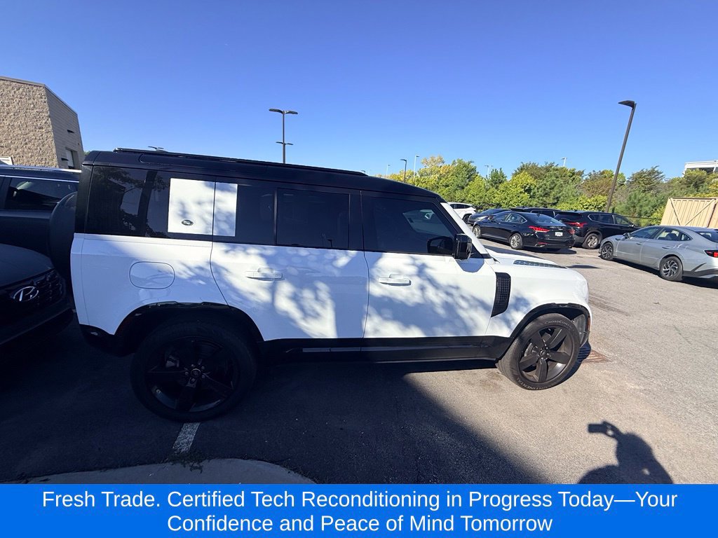 Used 2024 Land Rover Defender 110 X-Dynamic SE AWD/4WD image 5