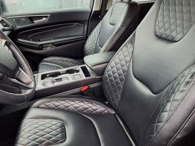 Used 2024 Ford Edge Titanium image 3