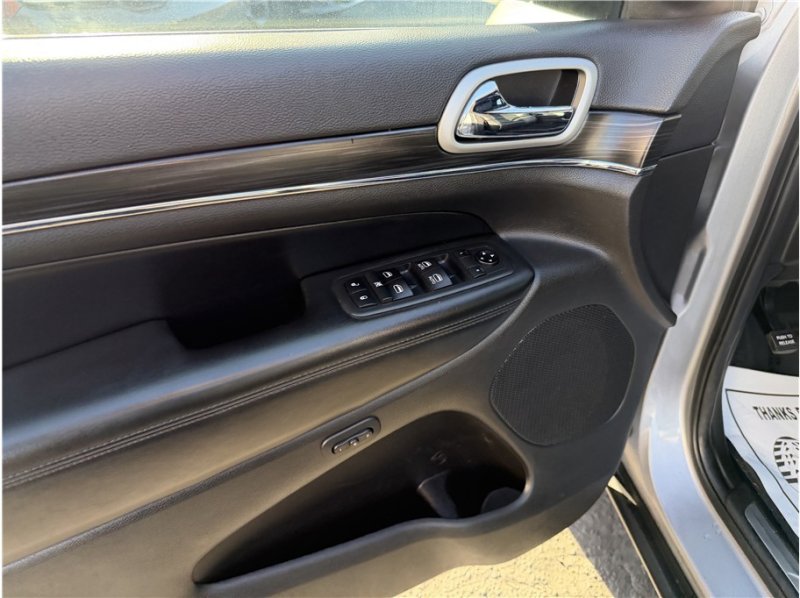 Used 2020 Jeep Grand Cherokee Limited w/ Luxury Group II image 16