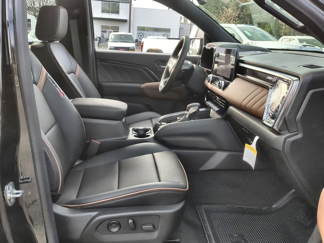 New 2025 GMC Canyon AT4 w/ Nightfall Edition image 28