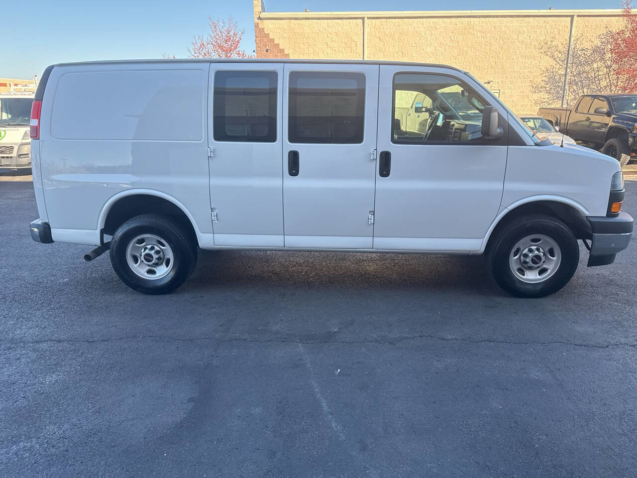 Used 2024 GMC Savana 2500 w/ Driver Convenience Package image 9