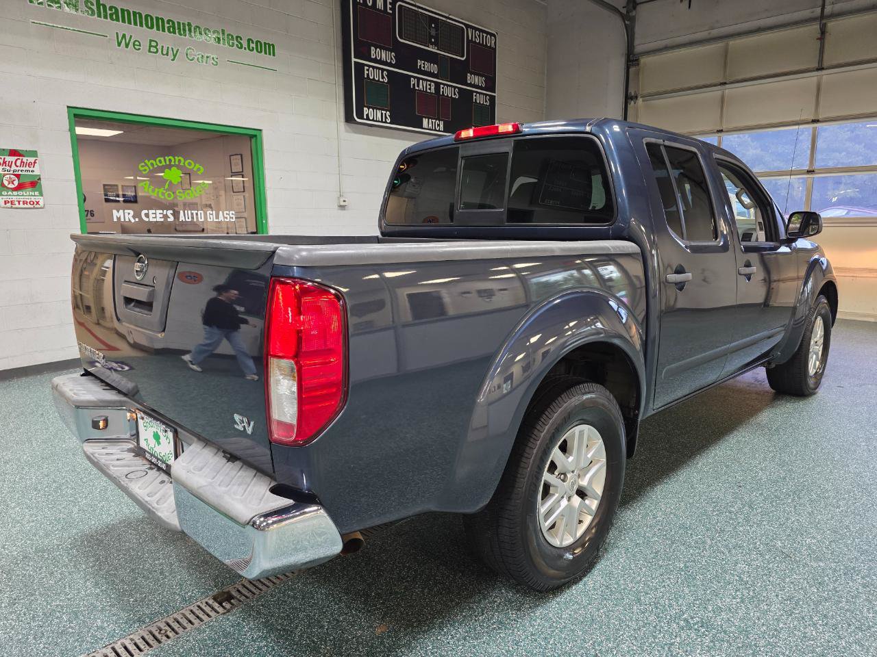 Used 2015 Nissan Frontier SV RWD image 6