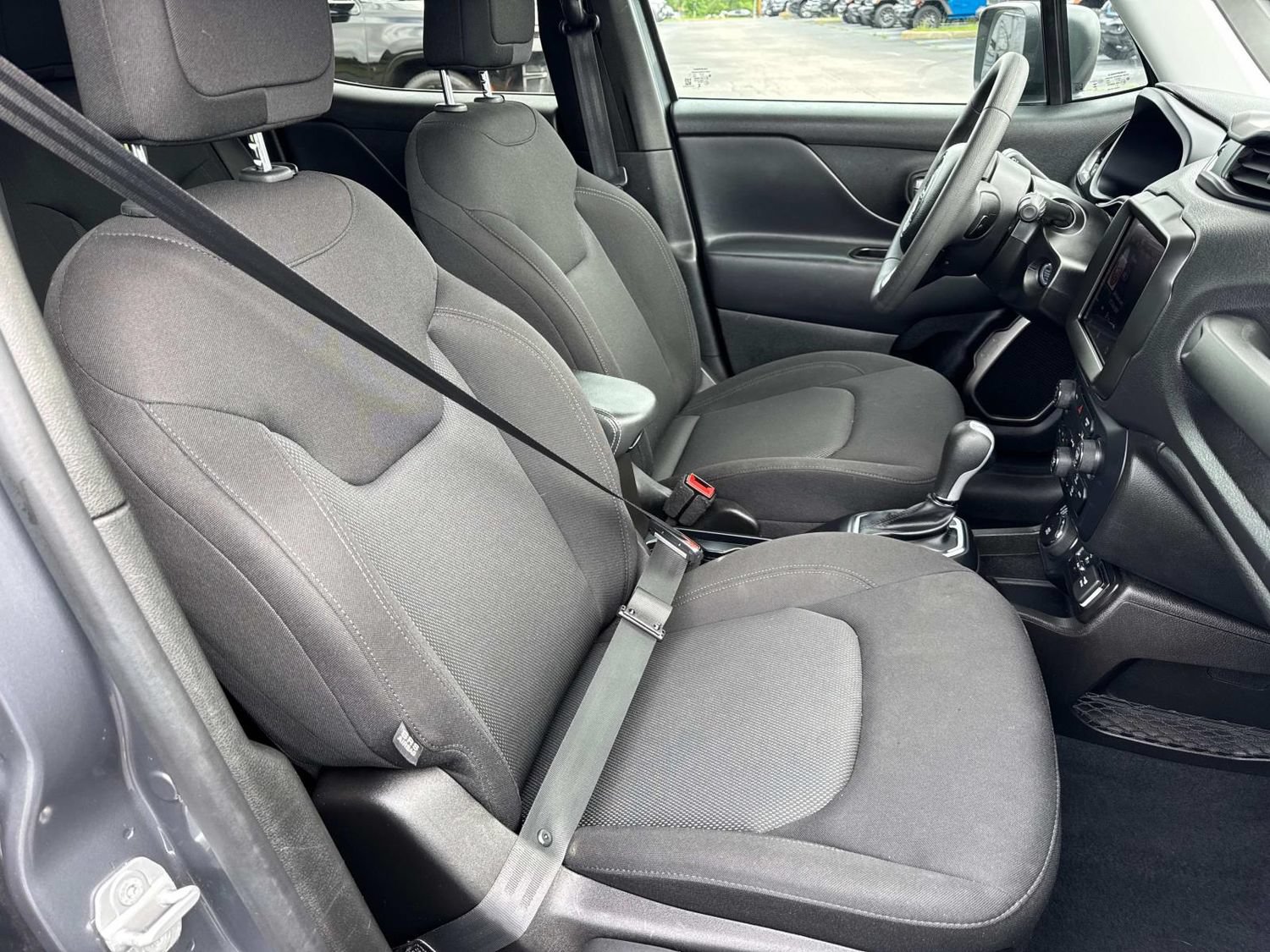 Used 2023 Jeep Renegade Latitude AWD/4WD image 25