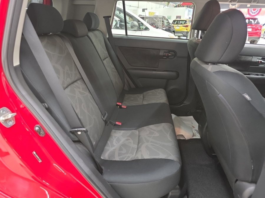 Used 2015 Scion xB FWD image 9