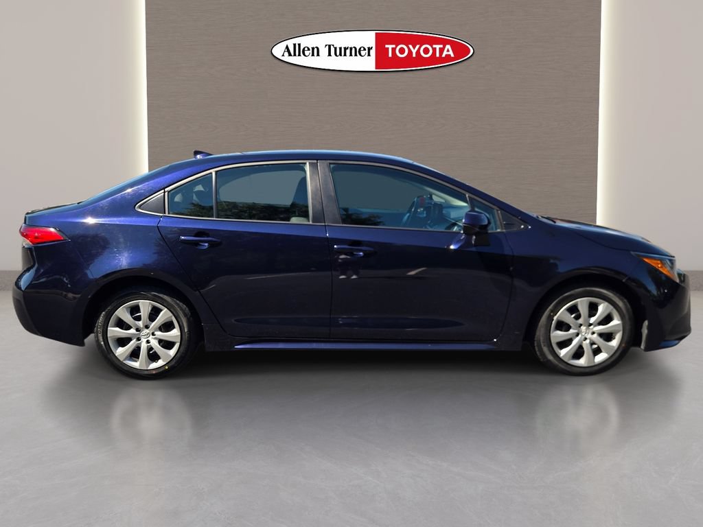 Used 2025 Toyota Corolla LE FWD image 5