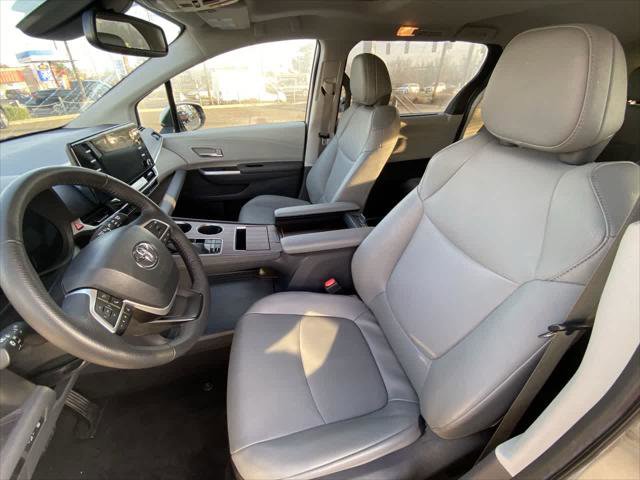 Certified 2023 Toyota Sienna XLE image 11