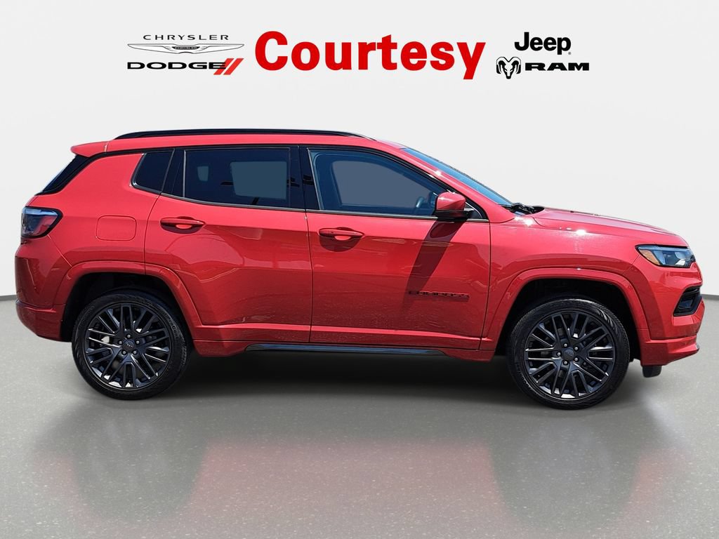 Certified 2022 Jeep Compass Limited AWD/4WD image 3