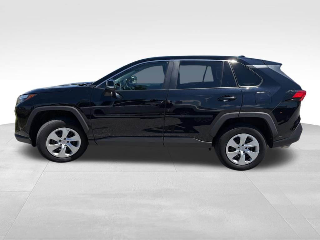 Used 2023 Toyota RAV4 LE AWD/4WD image 2