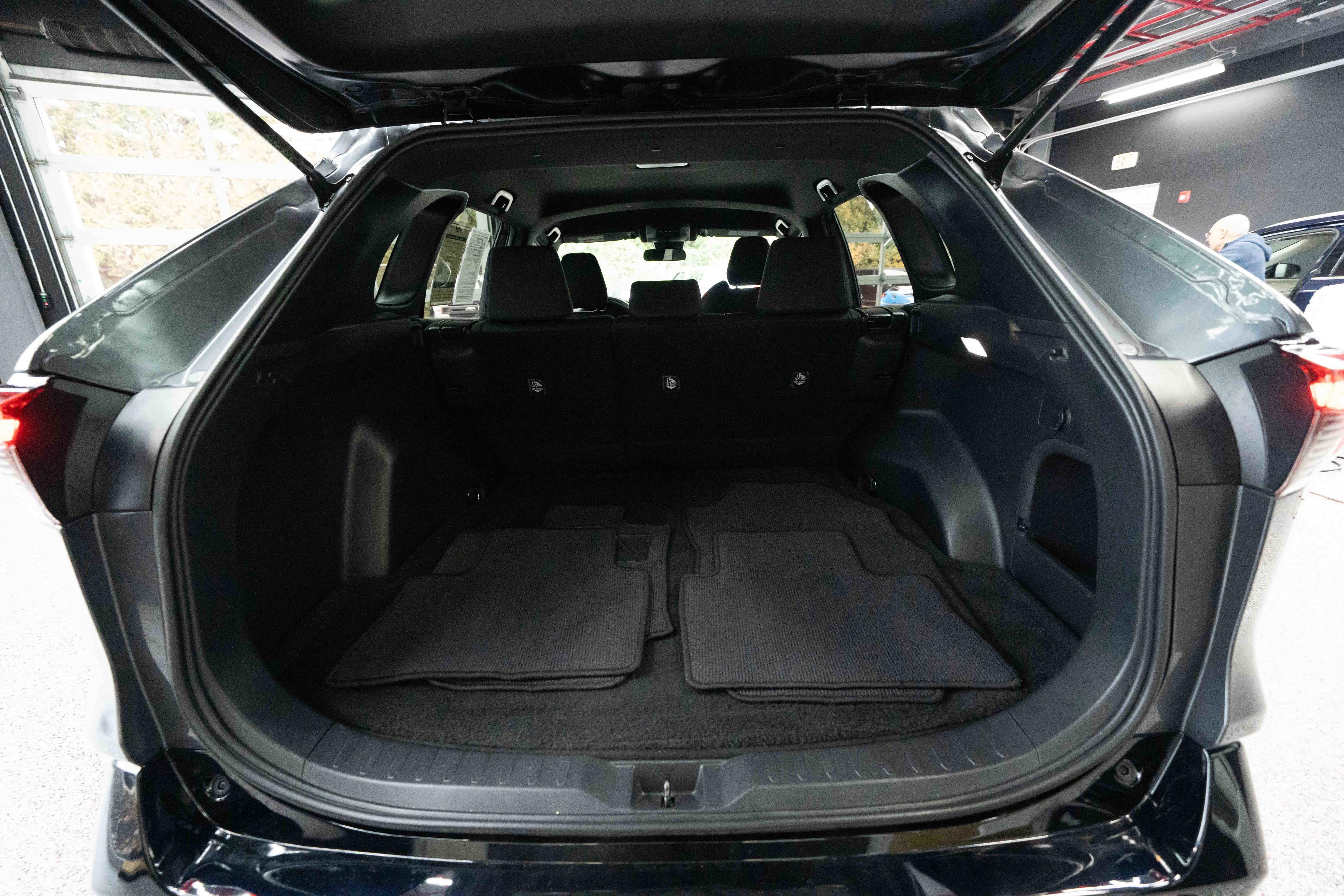 Used 2023 Toyota RAV4 SE image 28