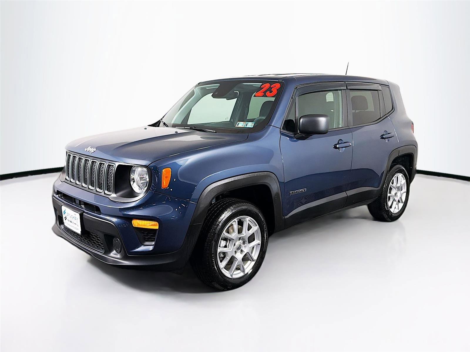 Used 2023 Jeep Renegade Latitude AWD/4WD image 3