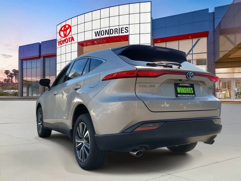 Used 2021 Toyota Venza LE image 3