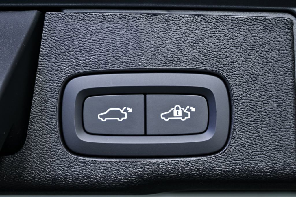 New 2026 Volvo XC60 T8 Core w/ Climate Package PRO image 29