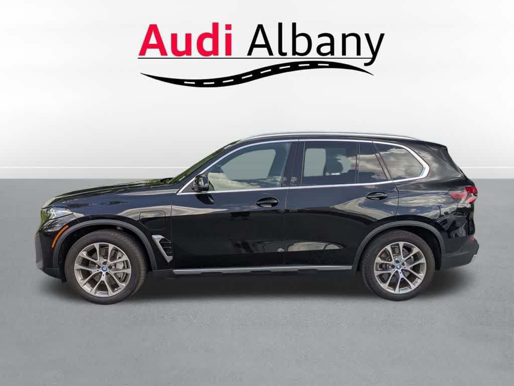 Used 2025 BMW X5 xDrive50e w/ Premium Package AWD/4WD image 2