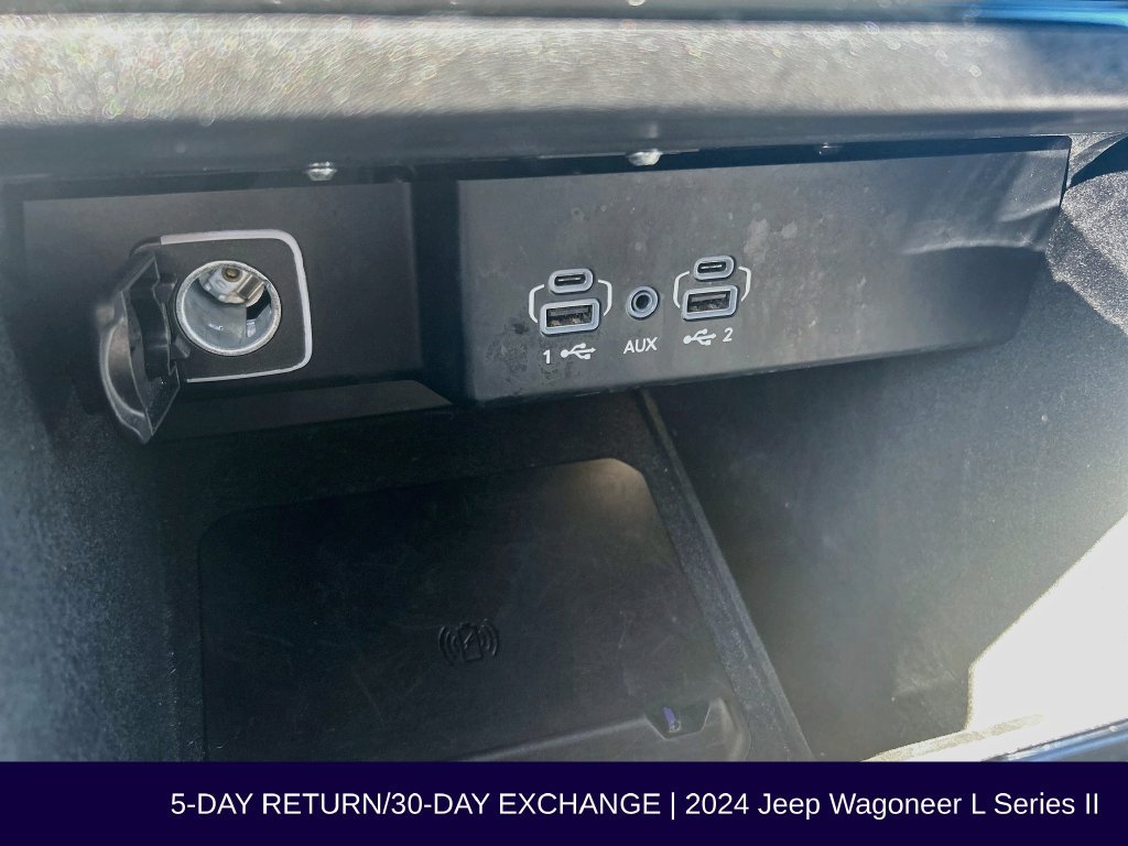 Used 2024 Jeep Wagoneer L Series II AWD/4WD image 39