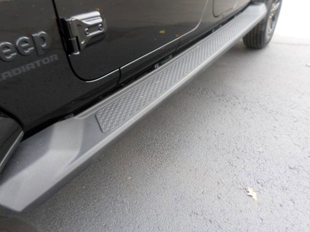 Used 2021 Jeep Gladiator Sport image 40