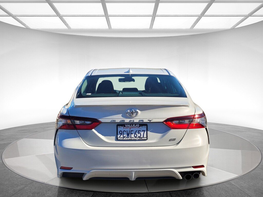 Used 2023 Toyota Camry SE image 5