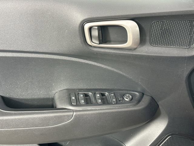 Used 2024 Hyundai Venue SE image 22