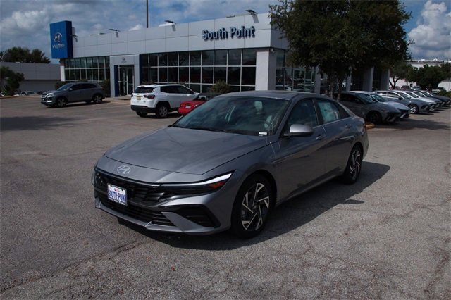 New 2025 Hyundai Elantra Limited image 6