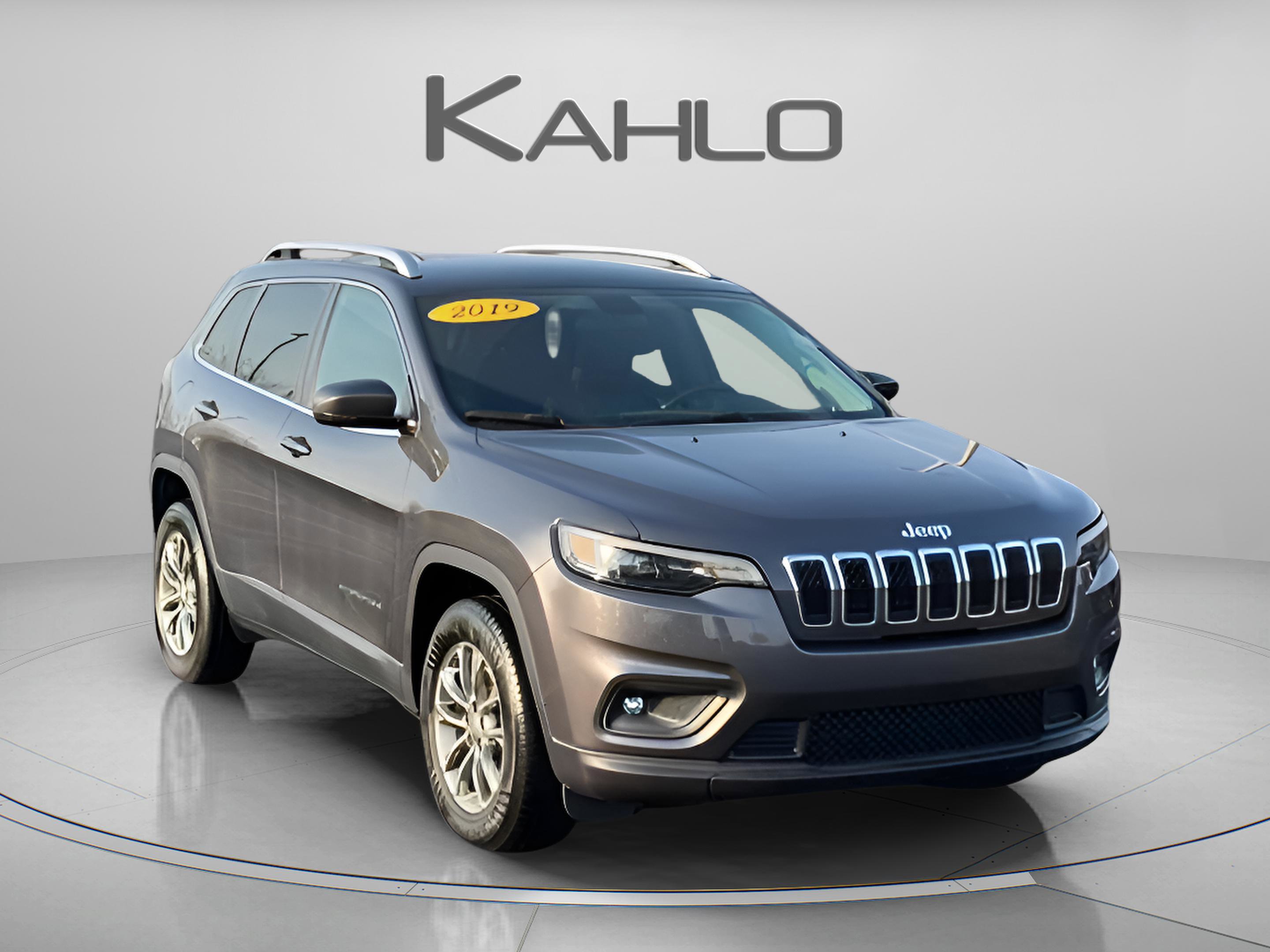 Used 2019 Jeep Cherokee Latitude Plus w/ Cold Weather Group AWD/4WD image 6