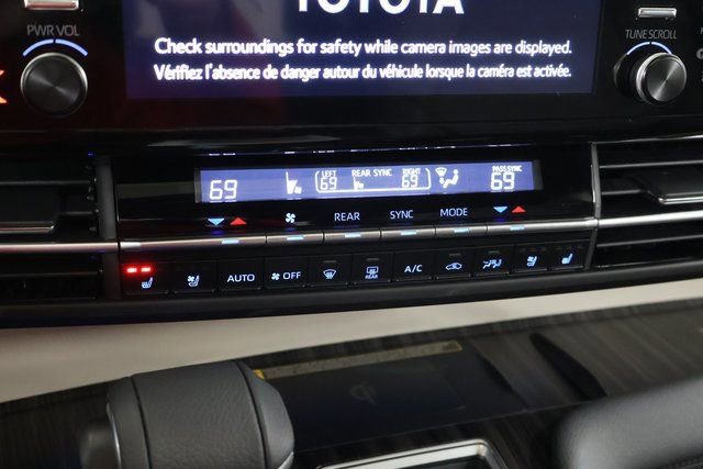 Used 2024 Toyota Sienna Platinum image 19