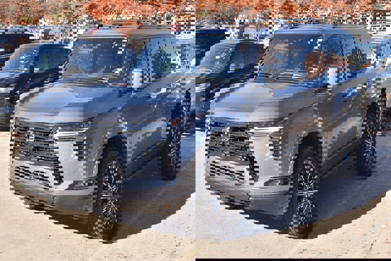 Used 2024 Lexus GX 550 image 2