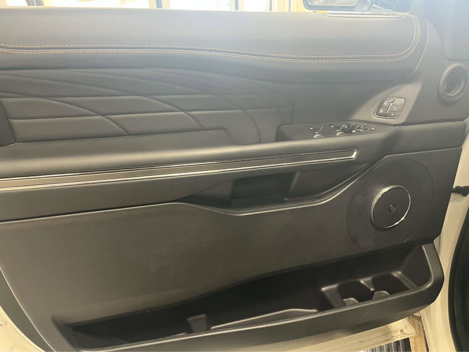 Used 2023 Ford Expedition Platinum image 20
