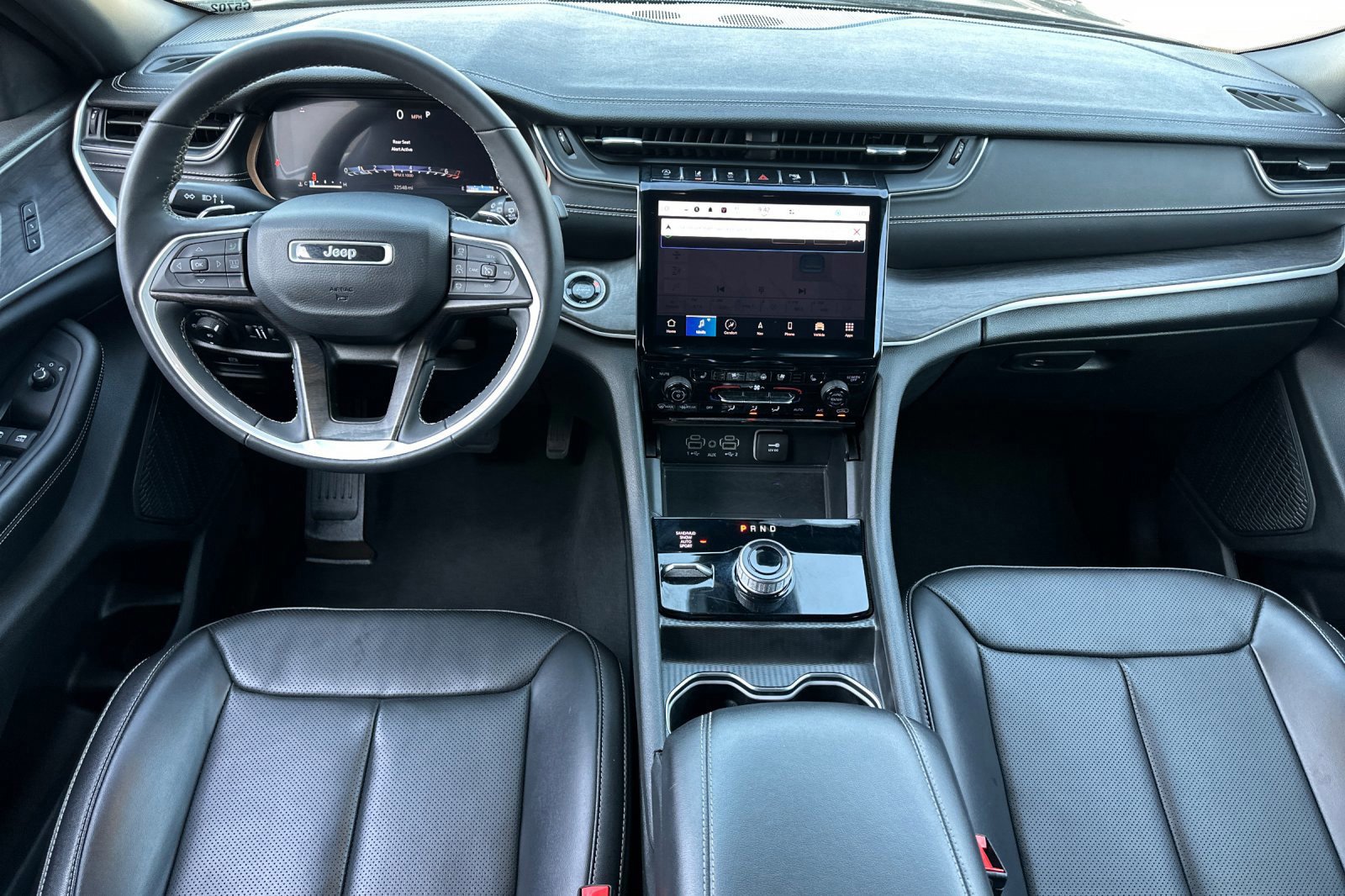 Used 2024 Jeep Grand Cherokee L Limited w/ Luxury Tech Group II image 13