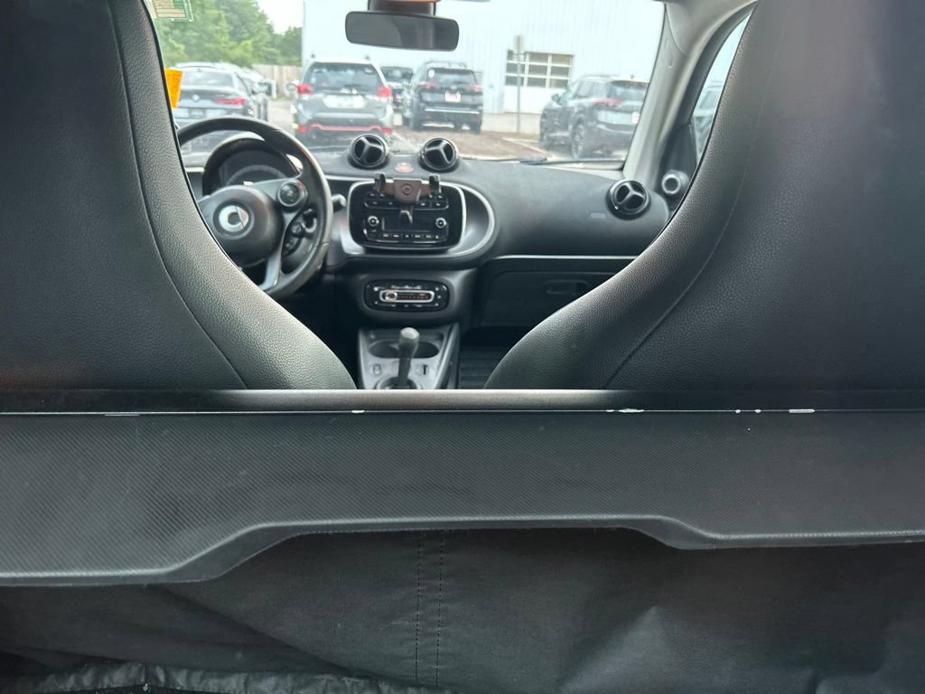 Used 2016 smart fortwo passion RWD image 21