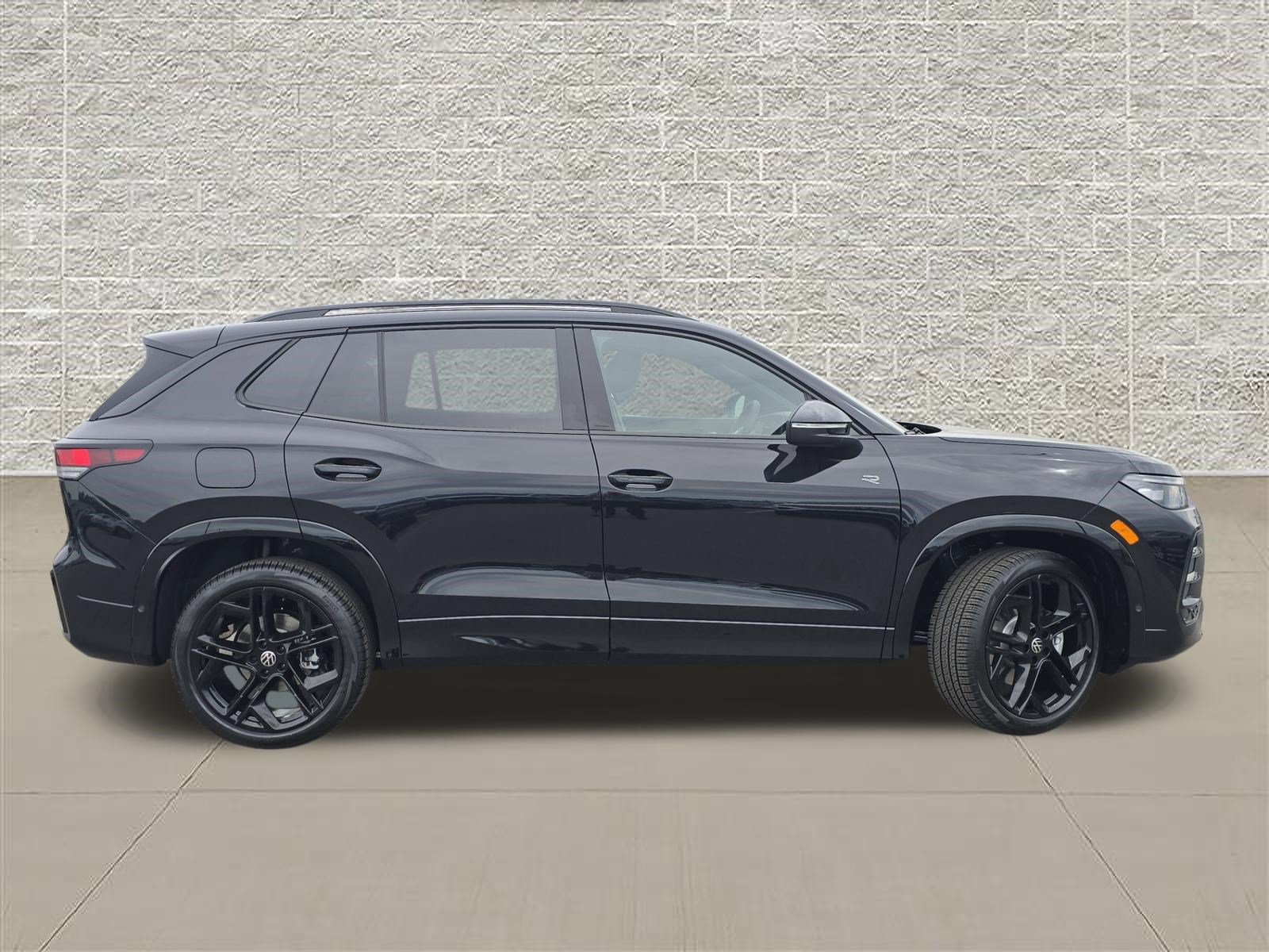 New 2026 Volkswagen Tiguan SE R-Line AWD/4WD image 8