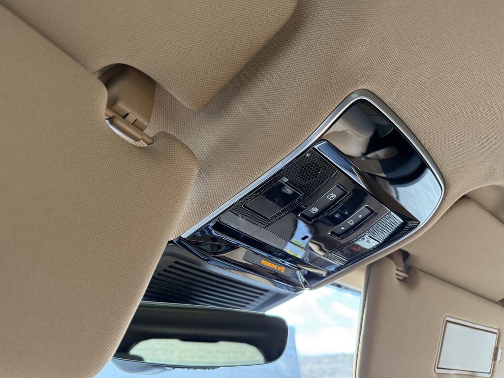 New 2025 Land Rover Range Rover Long Wheelbase SE image 26