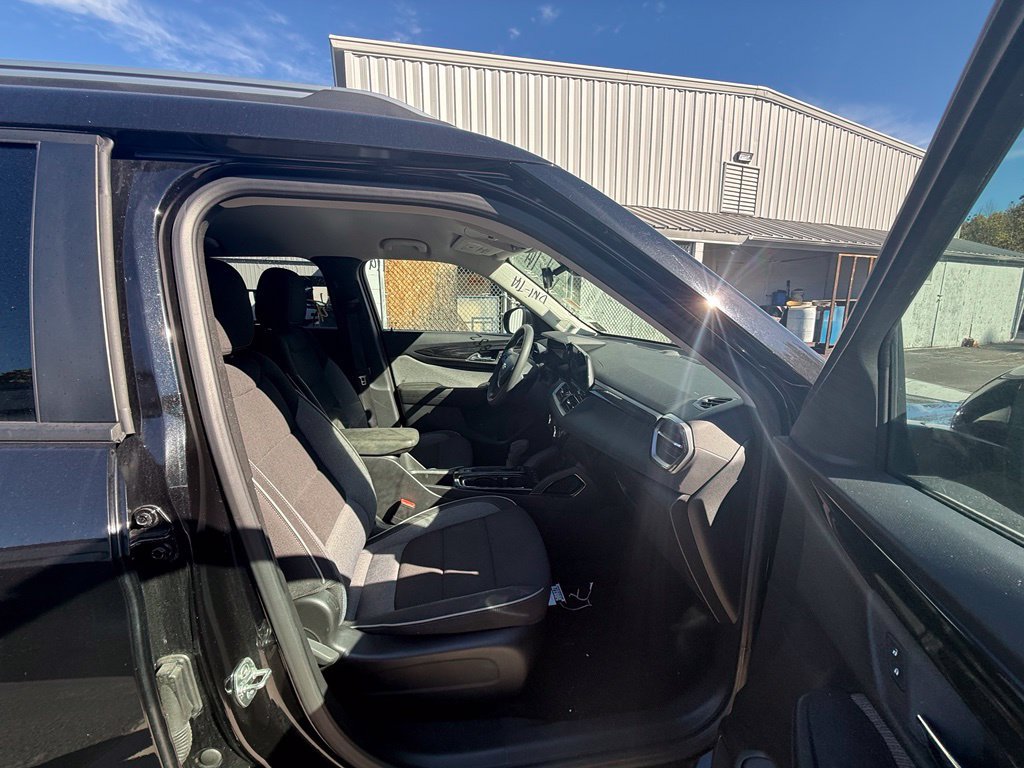 Used 2025 Chevrolet TrailBlazer LT AWD/4WD image 5