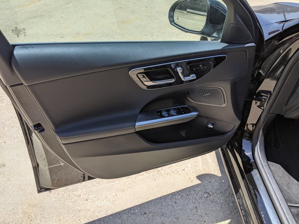 Used 2025 Mercedes-Benz C 300 4MATIC Sedan image 9