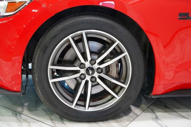 Used 2015 Ford Mustang GT RWD image 25