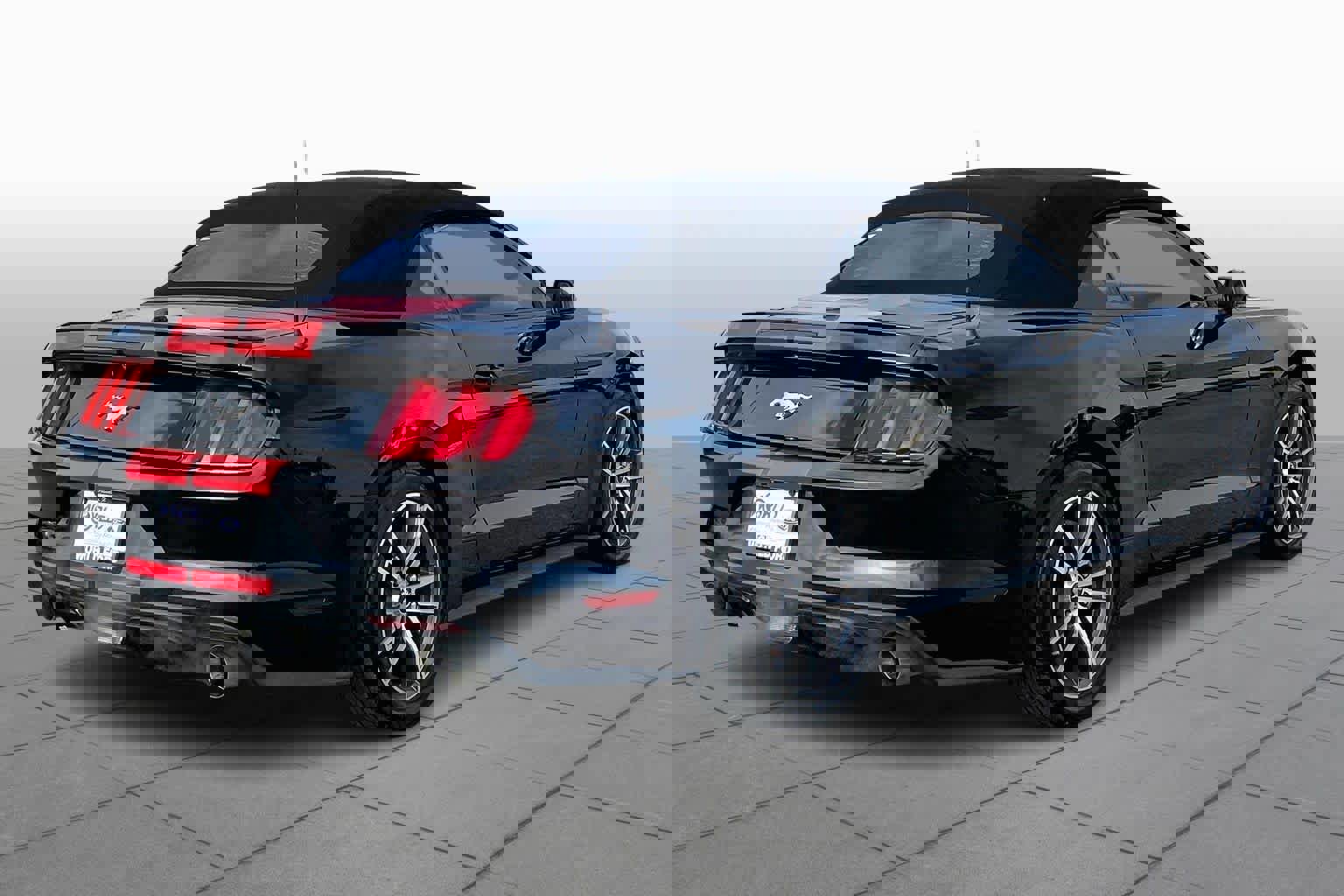 Used 2017 Ford Mustang Premium image 11