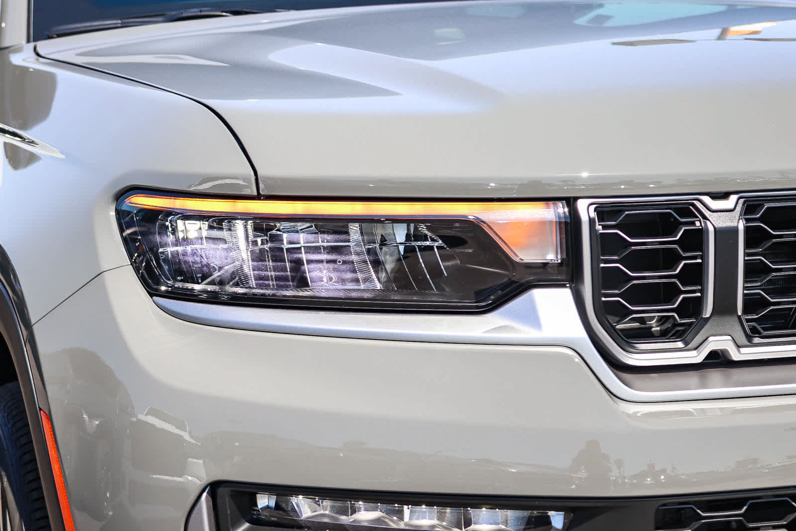 New 2027 Jeep Grand Cherokee Limited AWD/4WD image 8