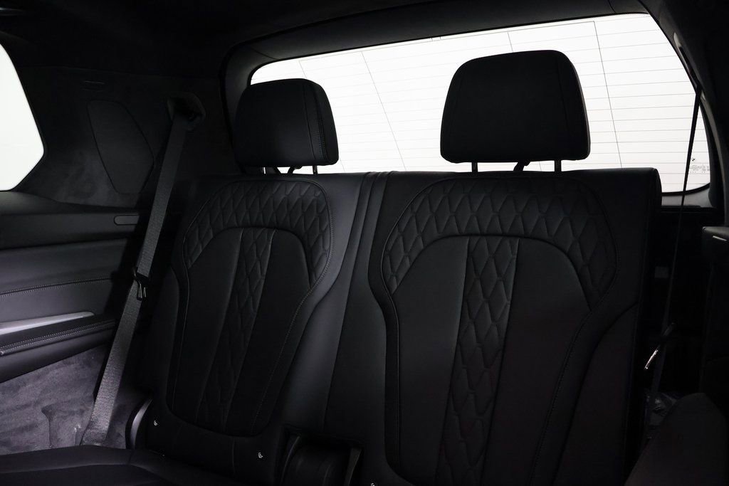 New 2026 BMW X7 M60i image 7