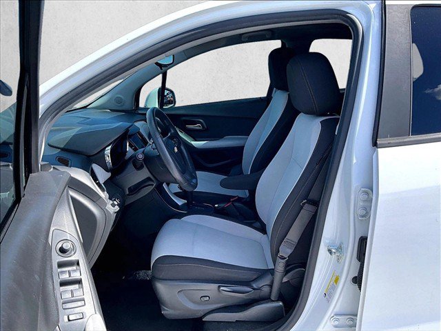 Used 2021 Chevrolet Trax LS w/ Tint and Cruise Package FWD image 28