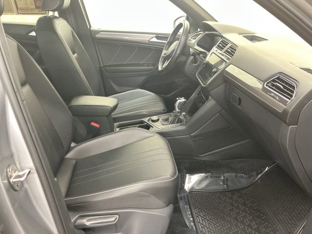 Used 2022 Volkswagen Tiguan SE R-Line image 33