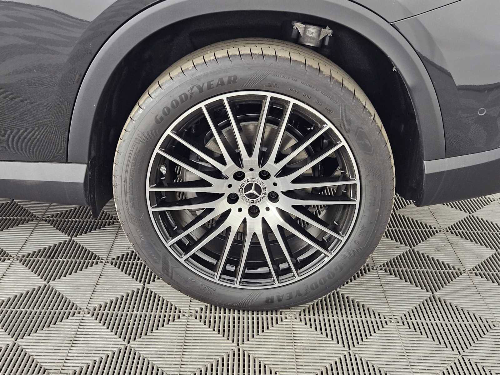 New 2025 Mercedes-Benz GLC 300 4MATIC image 13