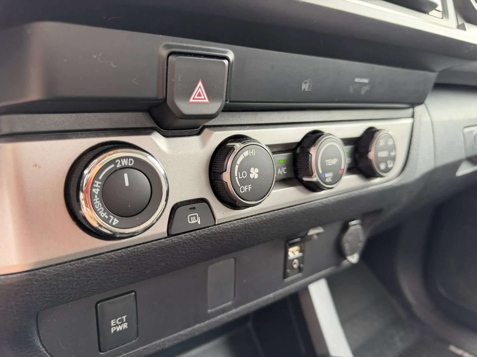 Used 2019 Toyota Tacoma SR AWD/4WD image 15