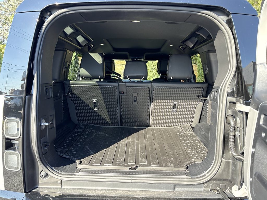 New 2026 Land Rover Defender 110 X-Dynamic SE AWD/4WD image 18