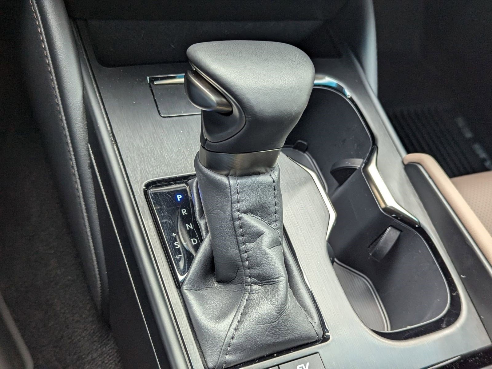 Certified 2025 Lexus ES 300h w/ Luxury Package image 16