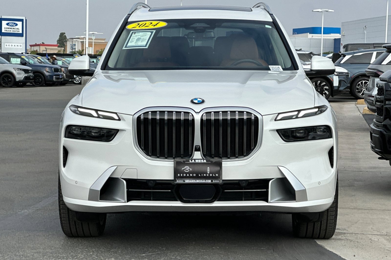 Used 2024 BMW X7 xDrive40i w/ Premium Package AWD/4WD image 8
